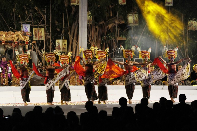 A dance is performed by Ayu Bulan Trisna Djelantik in the opening ceremony of the International Gamelan Festival.