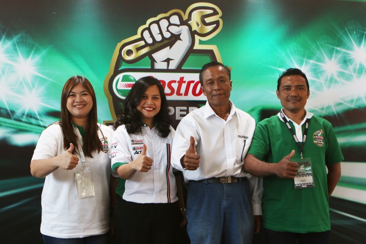 Pay it forward: Anugrah WY Motor Surabaya owner Yulianti Wijaya (left), Castrol Indonesia country marketing manager Deananda Sudijono (second left), automotive trainer Junisra Syam (second right) as well as 2017 Castrol Asia Pacific Cars Super Mechanic third-place winner Waras Utomo pose for a photograph. Besides offering lucrative prizes, the contest also seeks to pass on new skills to local mechanics by allowing them to learn directly from experts. 