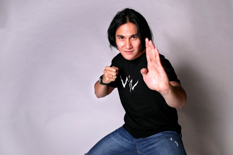 Vino G. Bastian takes on the lead role as the eccentric warrior Wiro Sableng