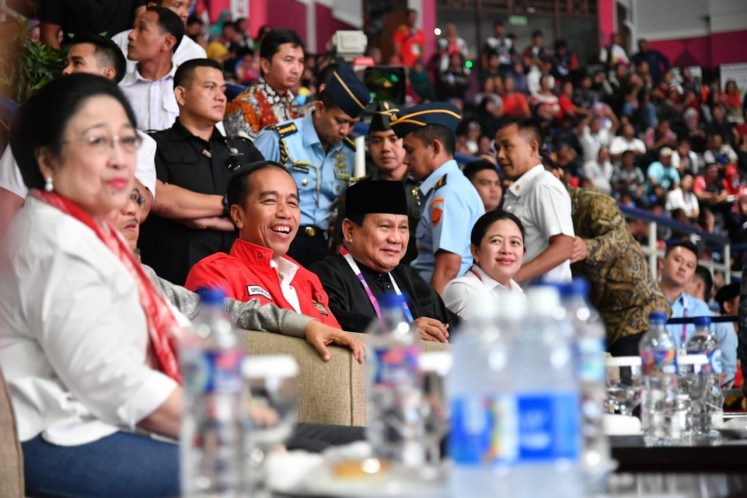 Political bigwigs, including Indonesian Democratic Party of Struggle leader Megawati Soekarnoputri (left), President Joko Widodo (second left), presidential contender <a href=