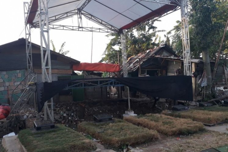 The photo shows the stage used for a circumcision celebration party that was erected near the Pondok Kelapa Public Cemetery in East Jakarta. 