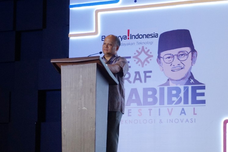 Ilham A. Habibie, founder and chairman of the Bekraf Habibie Festival , gives a speech for the festival's closing ceremony on Sunday, Sept. 23, 2018 at JIExpo Kemayoran, Central Jakarta. 