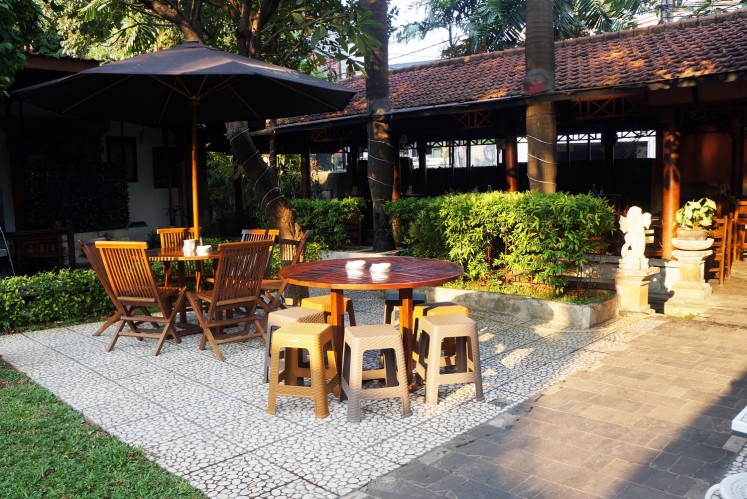 Melly’s Garden offers indoor and outdoor areas, which is suitable for large groups.
