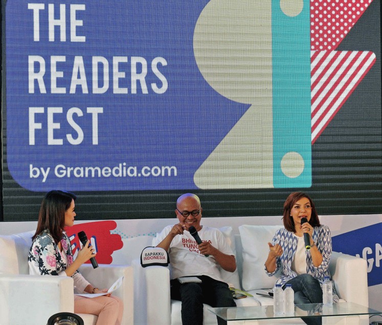 Book talk: Literary expert Maman Suherman (center) and journalist Najwa Shihab (right) were keynote speakers at a discussion held during Gramedia’s Readers Fest in Jakarta. 