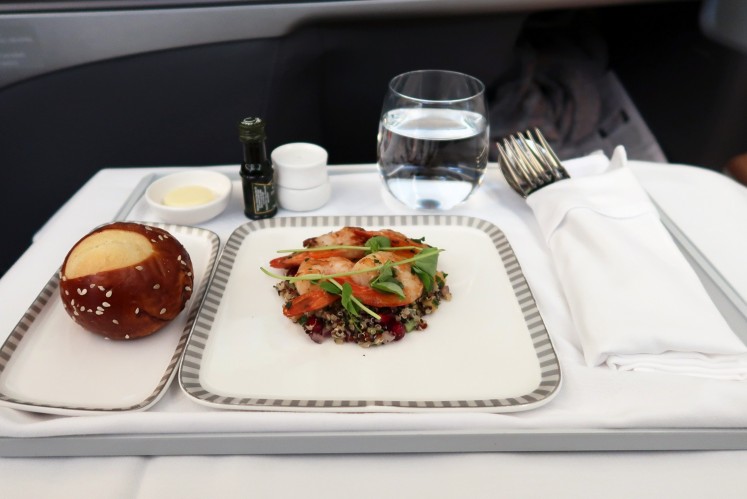 Singapore Airlines serves after take-off and midflight meals as well as refreshments for passengers on the Singapore-New York route. 