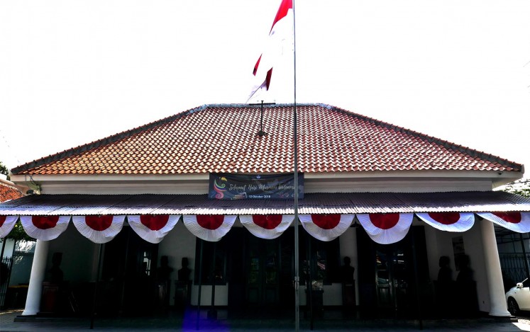 Visitors can find the Sumpah Pemuda Museum on Jl. Kramat Raya. 
