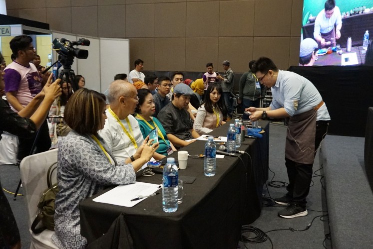 The Indonesia Tea Brewing Competition judges  evaluate competitors' tea creations based on several criteria, including presentation, flavor and ability to maintain the original tea flavor.