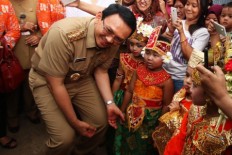 Ahok, Anies out to charm female voters