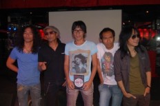 Fans line up to donate their kidney to Abdee Slank 