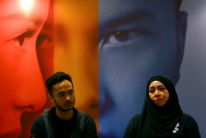 Melly Goeslaw asks concertgoers to pray for Vidi Aldiano’s recovery