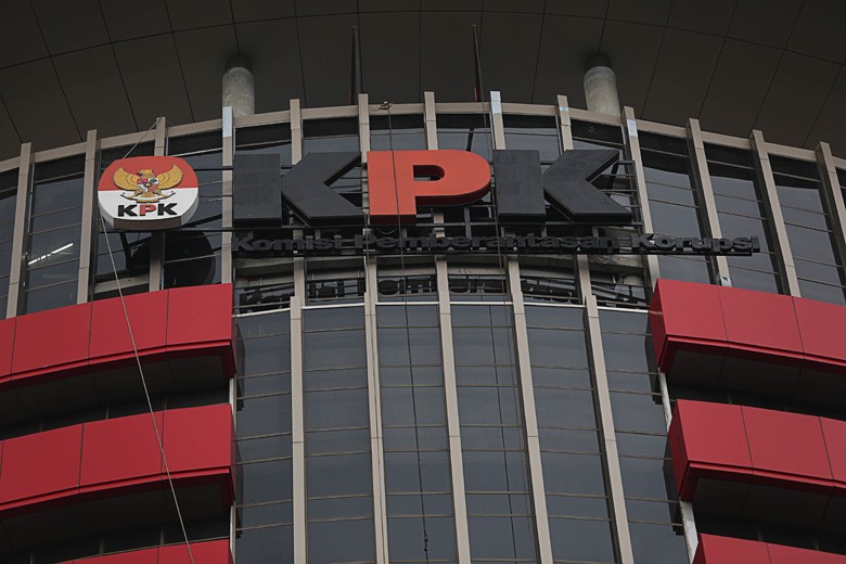 Jokowi camp questions motivation of IndonesiaLeaks report on top cop