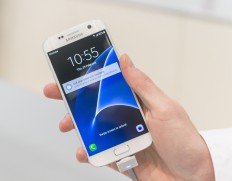 Samsung maintains lead over Apple in smartphone market