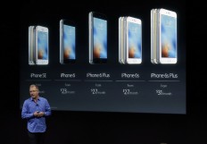 Apple's new iDevices say: Small is beautiful, too