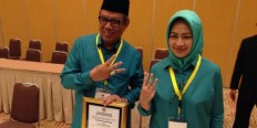 Outgoing South Tangerang Mayor Airin Rachmi Diany and Deputy Mayor Benyamin Davnie appear together at an event. Benyamin is looking to succeed Airin in the city's 2020 mayoral election, after securing more than 40 percent of the votes counted.