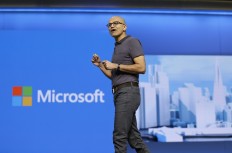 Microsoft making additional job cuts in phone business 