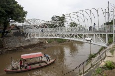 Ciliwung riverbank turned into urban farm