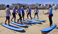 In Australia, surfing soothes asylum-seekers' fears of sea 