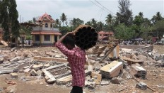 Massive fire kills more than 100 in south India temple fire 