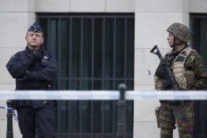 Police target hundreds of websites after Paris attacks 