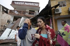 A woman cries as volunteers search for the body of her daughter amid the debris of a destroyed house in Pedernales, Ecuador, Sunday, April 17, 2016. The strongest earthquake to hit Ecuador in decades flattened buildings and buckled highways along its Pacific coast, sending the Andean nation into a state of emergency. AP Photo/Dolores Ochoa