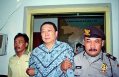 Fugitive Samadikun to arrive home by midnight Thursday