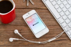 Apple's next big challenge: Making Siri smarter 