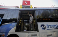    Transjakarta stations, buses inconvenient, ombudsman says