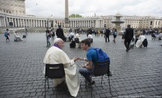 Pope Francis confesses a young faithful during the Youth Jubilee at Saint Peter square in Vatican, Saturday, April 23, 2016. Sixteen teenagers have gotten an unexpected opportunity to confess sins to Pope Francis. The pontiff made a surprise appearance in St. Peter’s Square, where thousands were participating in Holy Year youth activities, with confession outdoors at the Vatican. 