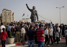 Statue of Nelson Mandela unveiled in West Bank
