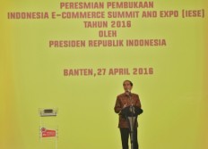  Jokowi urges development of e-commerce