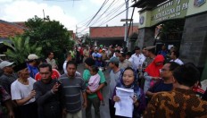 Ahok smells ‘land mafia’ in city administration 