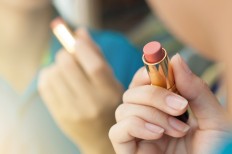 Female leads of hit Korean dramas spark lip makeup trend 