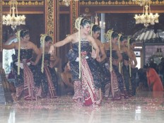 Separate ascension celebrations highlight crack in Surakarta sultanate