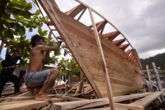 3 reportedly died as a wooded boat capsized in E. Kalimantan