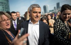  Amidst debate on racism, London set to vote for minority mayor 