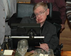 Stephen Hawking auditions actors for his new voice 