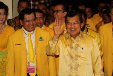 Vice President Jusuf Kalla (right), who is also a Golkar senior member, attends the opening of the extraordinary congress in Nusa Dua on Saturday. JP/Zul Trio Anggono
