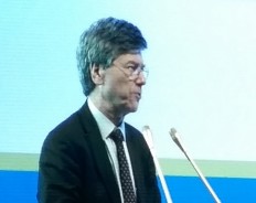 Renewable energy policies must go beyond politics, says economist