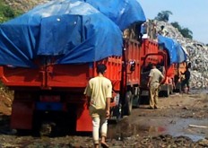Bekasi to protest Jakarta over leachate from dump trucks