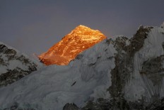 Dutch, Australian climbers die after reaching Everest summit 