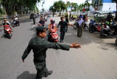 Dozens of women stopped in Aceh for straddling motorcycles