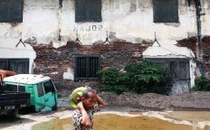 Batavia warehouse ‘will probably collapse’ 