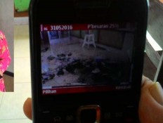 Ashamed of bad grades, E. Java schoolchildren set books on fire