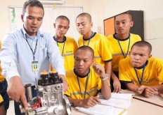 United Tractors sees lower Komatsu sales, bigger construction portion