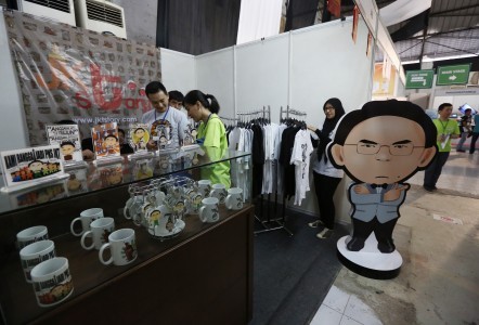 Jakartans attend the Teman Ahok Fair at Gudang Sarinah in Pancoran, South Jakarta, in May. Teman Ahok held a two-day event to help raise campaign funds and collect copies of residents’ identity cards to support Jakarta Governor Basuki "Ahok" Tjahaja Purnama's independent bid in the 2017 Jakarta gubernatorial election.