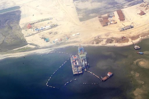 Giant sea wall, Jakarta reclamation completely different projects: Minister