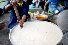 Surakarta kampong keeps porridge tradition alive