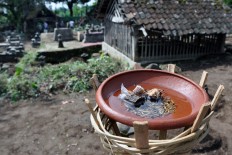 Residents prepare incense to be burned as part of their prayer to honor their ancestors. The Jakarta Post/ Albertus Magnus Kus Hendratmo