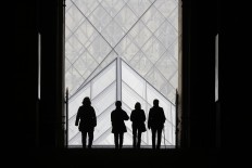 Louvre reopens Wednesday after flood threat shut doors 