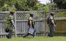 Bomb disposal officers check for bombs at an apartment complex of a suspect linked to the fatal shootings at an Orlando nightclub, Sunday, June 12, 2016, in Fort Pierce, Fla. AP Photo/Alan Diaz